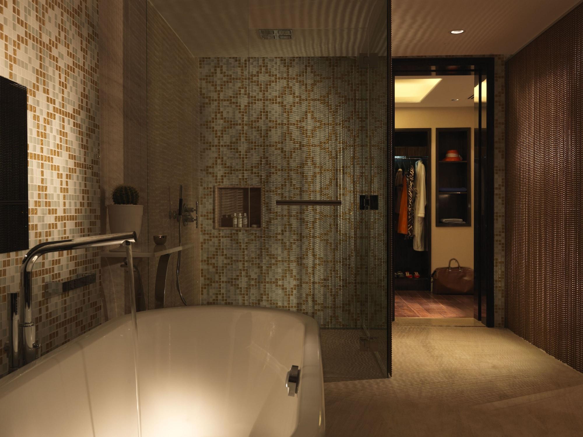 Millennium Al Rawdah Hotel Abu Dhabi Esterno foto Bathroom