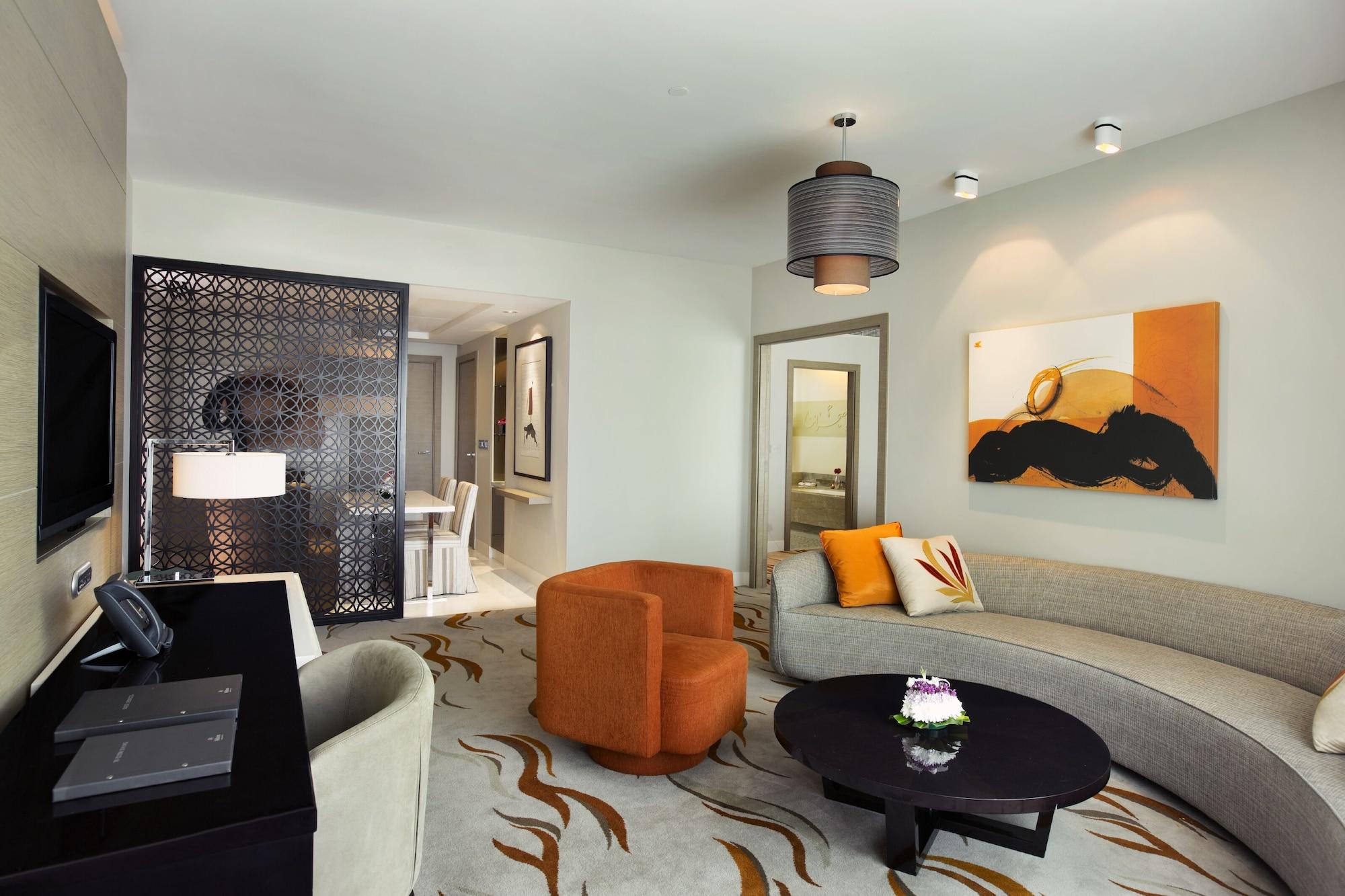 Millennium Al Rawdah Hotel Abu Dhabi Esterno foto A suite at the hotel
