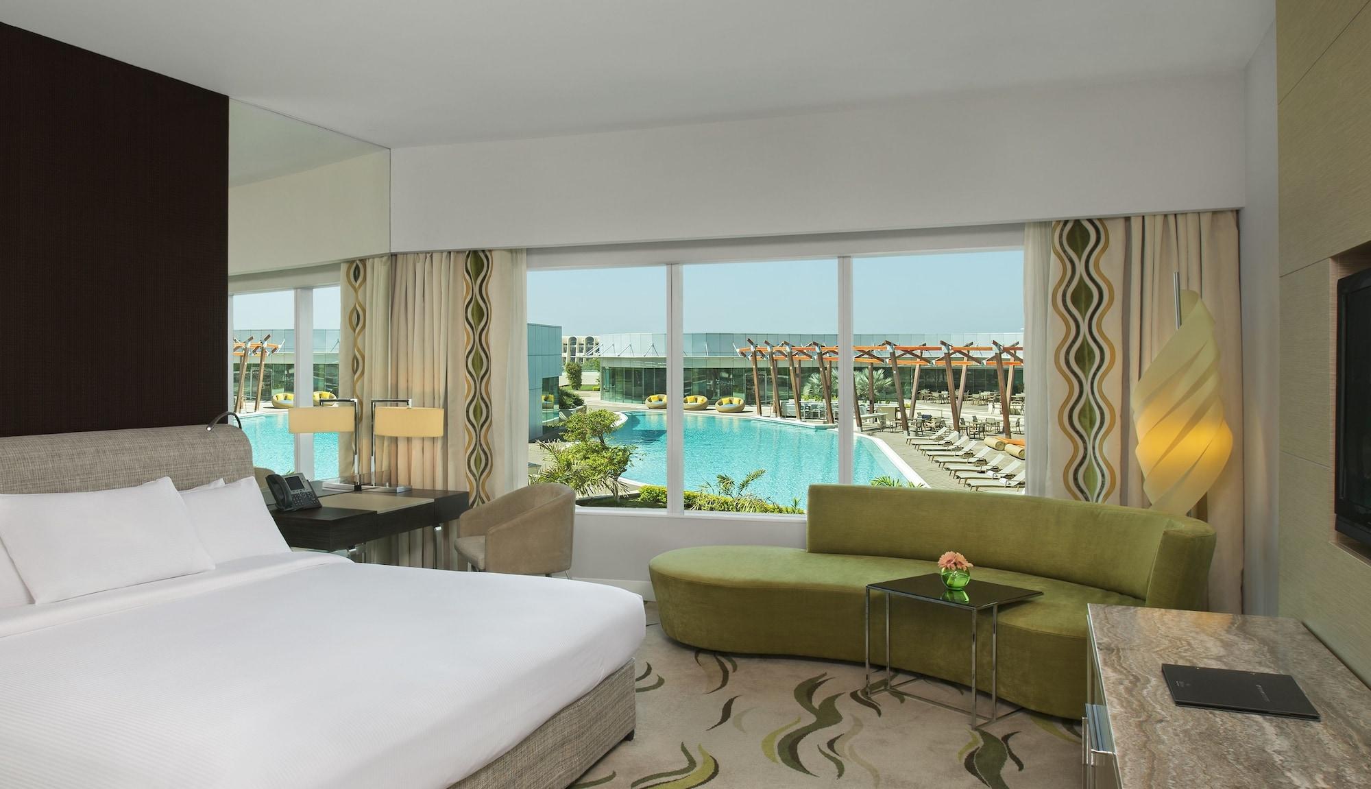 Millennium Al Rawdah Hotel Abu Dhabi Esterno foto A view of the pool from a room at Jumeirah Jumeirah