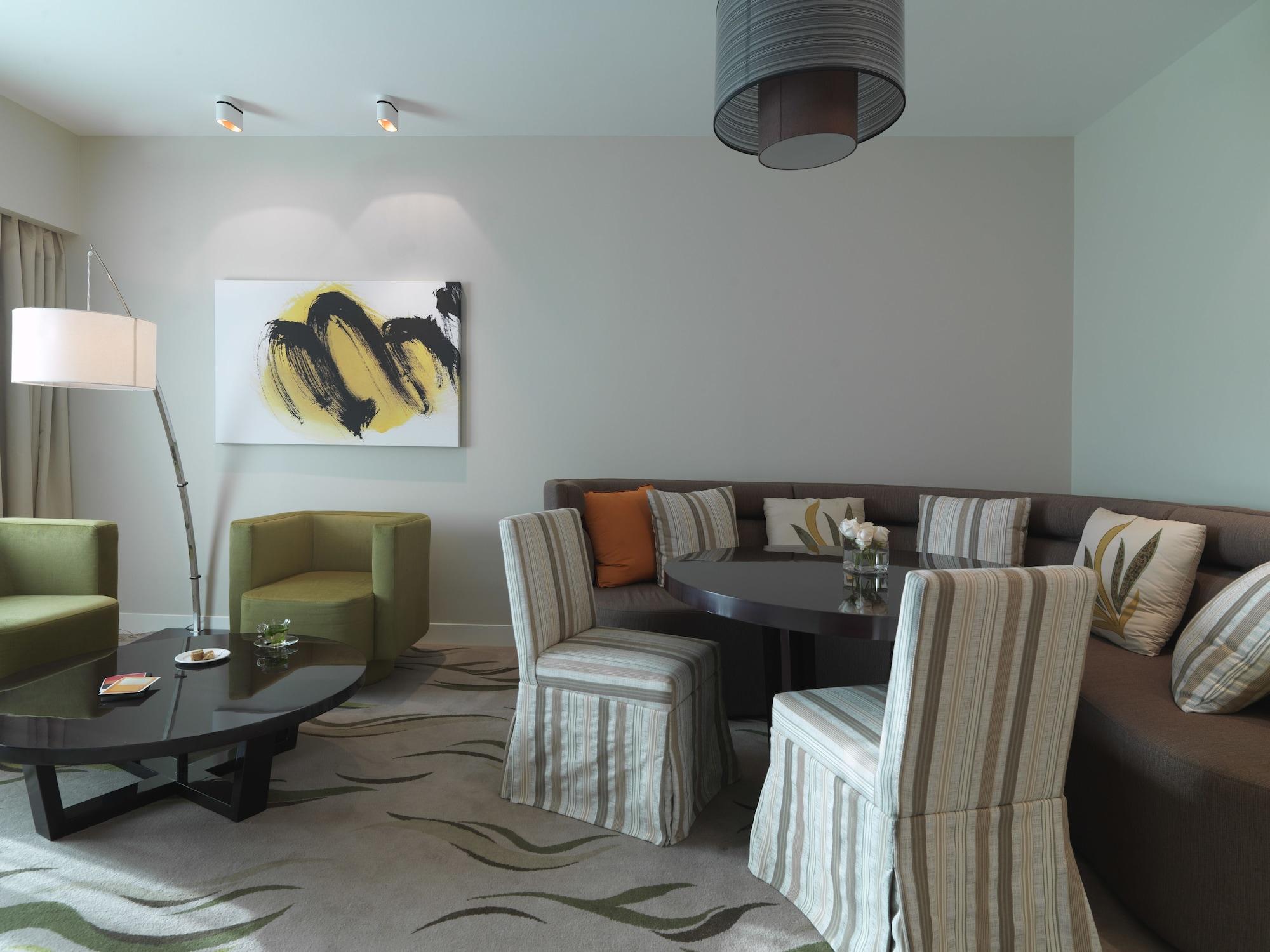 Millennium Al Rawdah Hotel Abu Dhabi Esterno foto A living room in a suite at the Mandarin Oriental, Bangkok