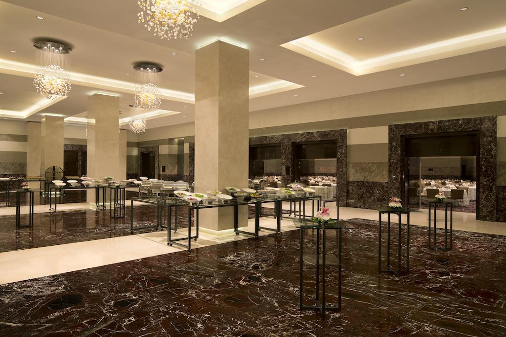 Millennium Al Rawdah Hotel Abu Dhabi Esterno foto The hotel's ballroom