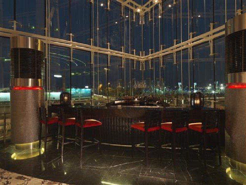 Millennium Al Rawdah Hotel Abu Dhabi Esterno foto The Sky Bar at the Marina East