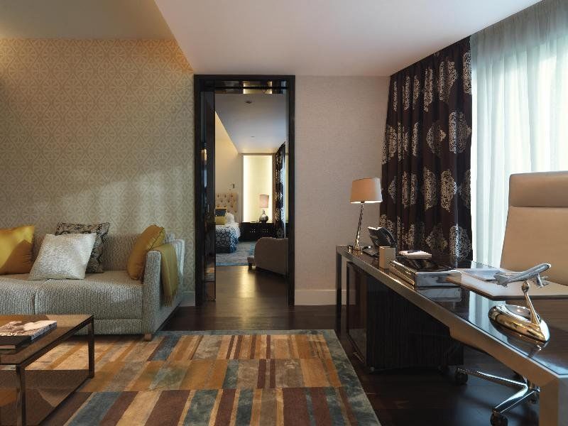 Millennium Al Rawdah Hotel Abu Dhabi Esterno foto A suite at the Mandarin Oriental, Hong Kong