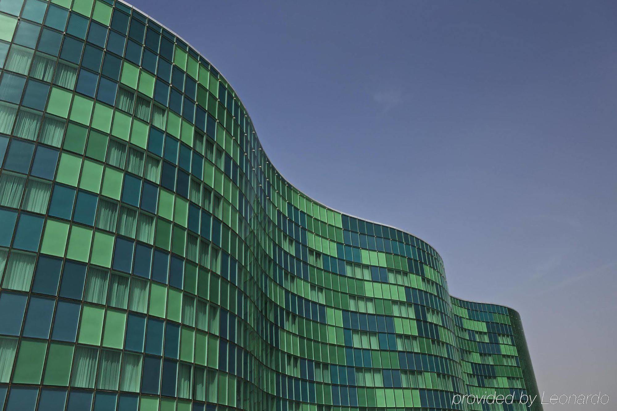 Millennium Al Rawdah Hotel Abu Dhabi Esterno foto The building's facade