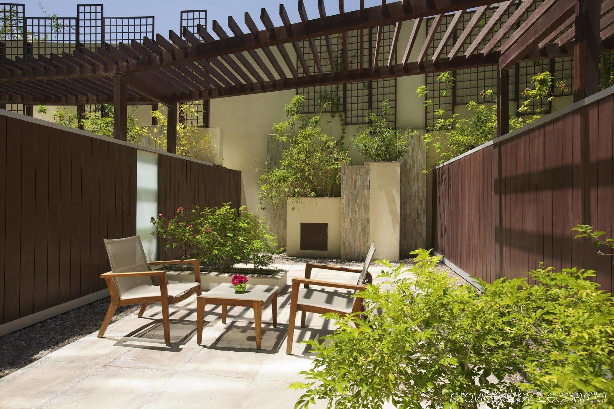 Millennium Al Rawdah Hotel Abu Dhabi Esterno foto The patio of the hotel