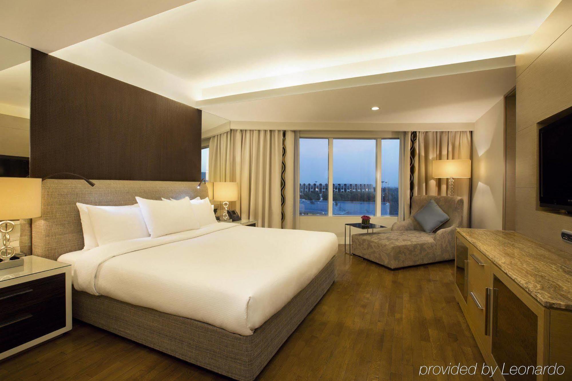 Millennium Al Rawdah Hotel Abu Dhabi Esterno foto A room at the hotel