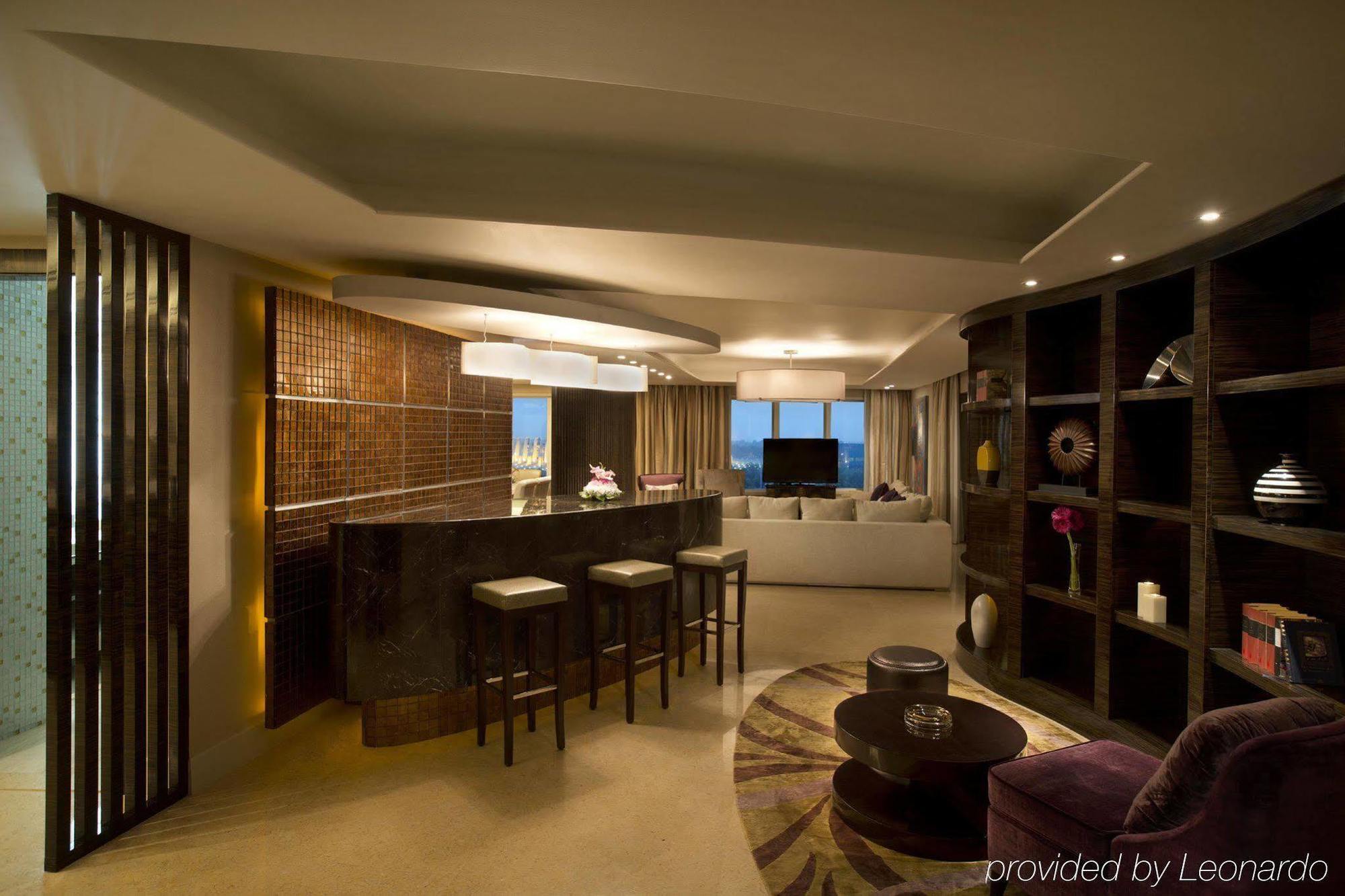 Millennium Al Rawdah Hotel Abu Dhabi Esterno foto A suite at the Mandarin Oriental, Bangkok