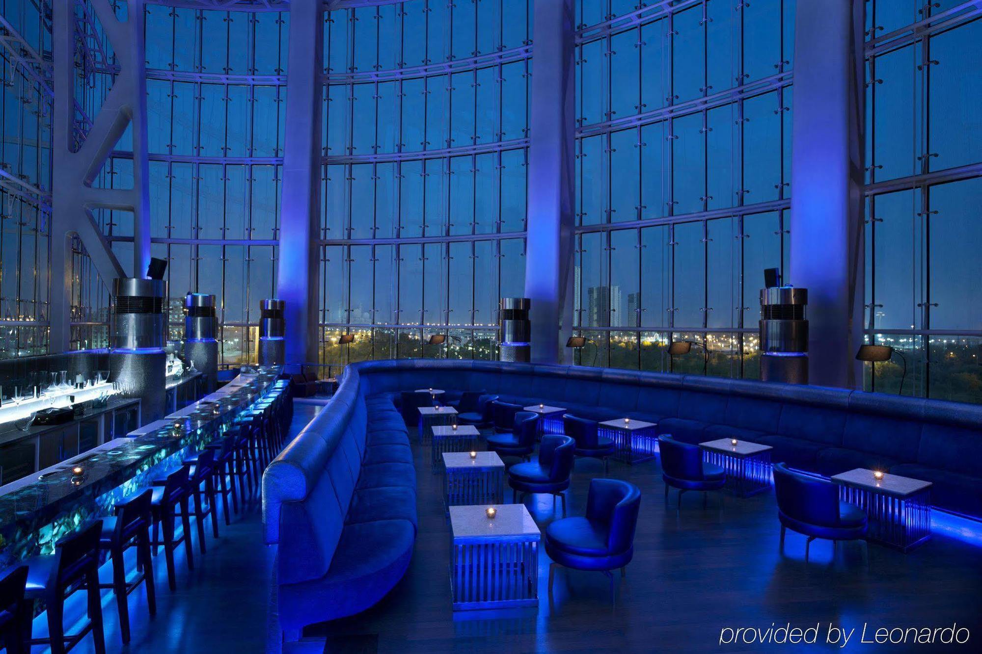 Millennium Al Rawdah Hotel Abu Dhabi Esterno foto The Sky Bar at the Four Seasons Hotel