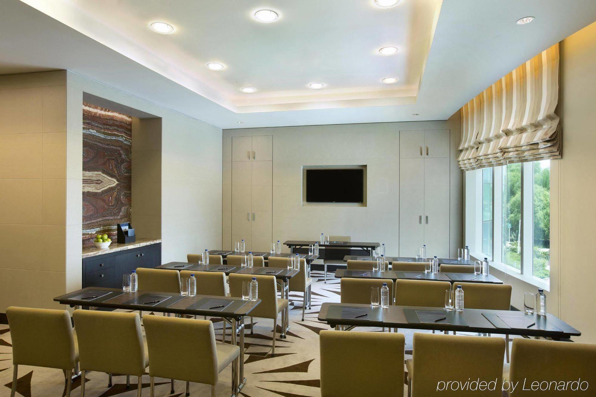 Millennium Al Rawdah Hotel Abu Dhabi Esterno foto The meeting room at the hotel