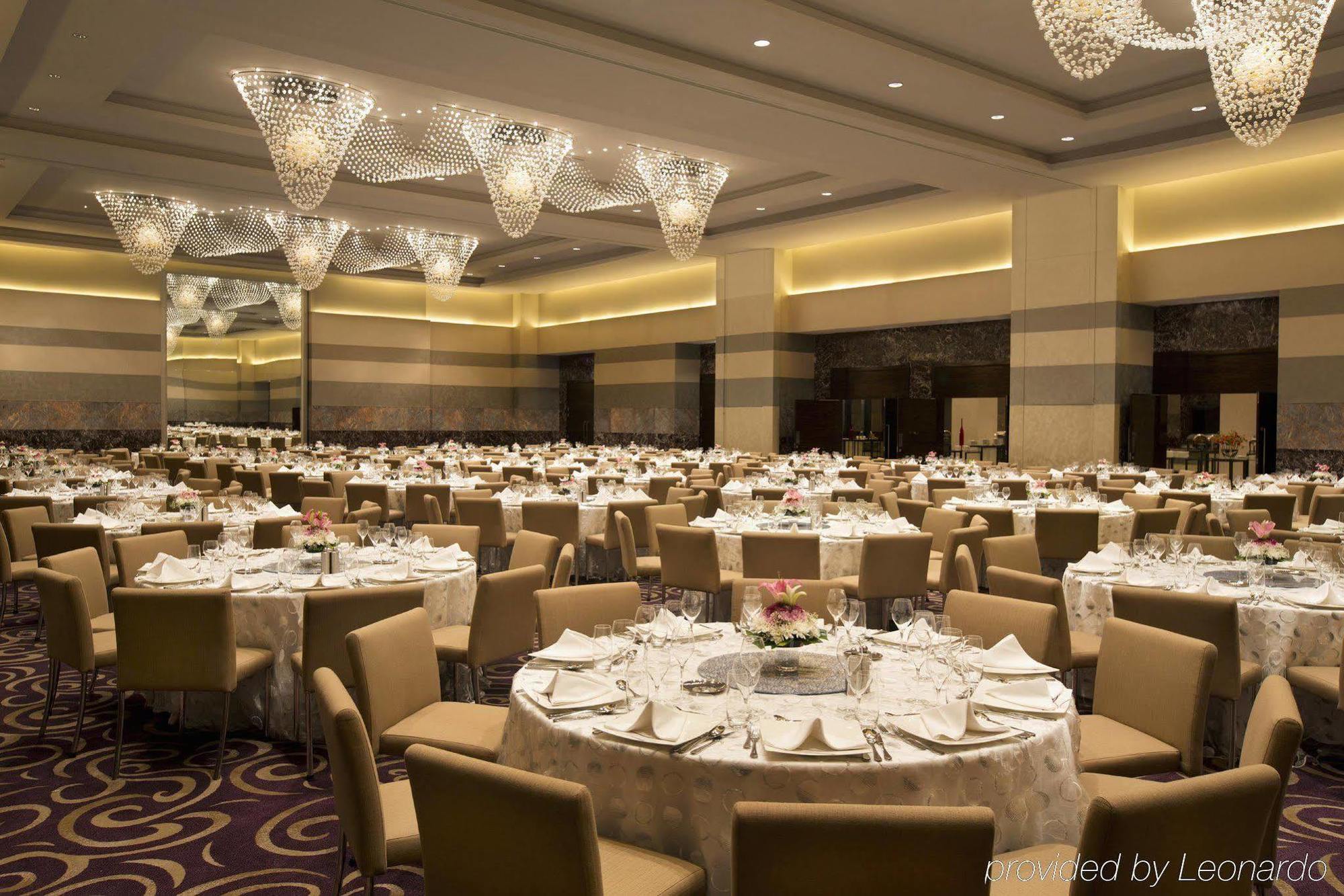 Millennium Al Rawdah Hotel Abu Dhabi Esterno foto The ballroom at the Mandarin Oriental Bangkok