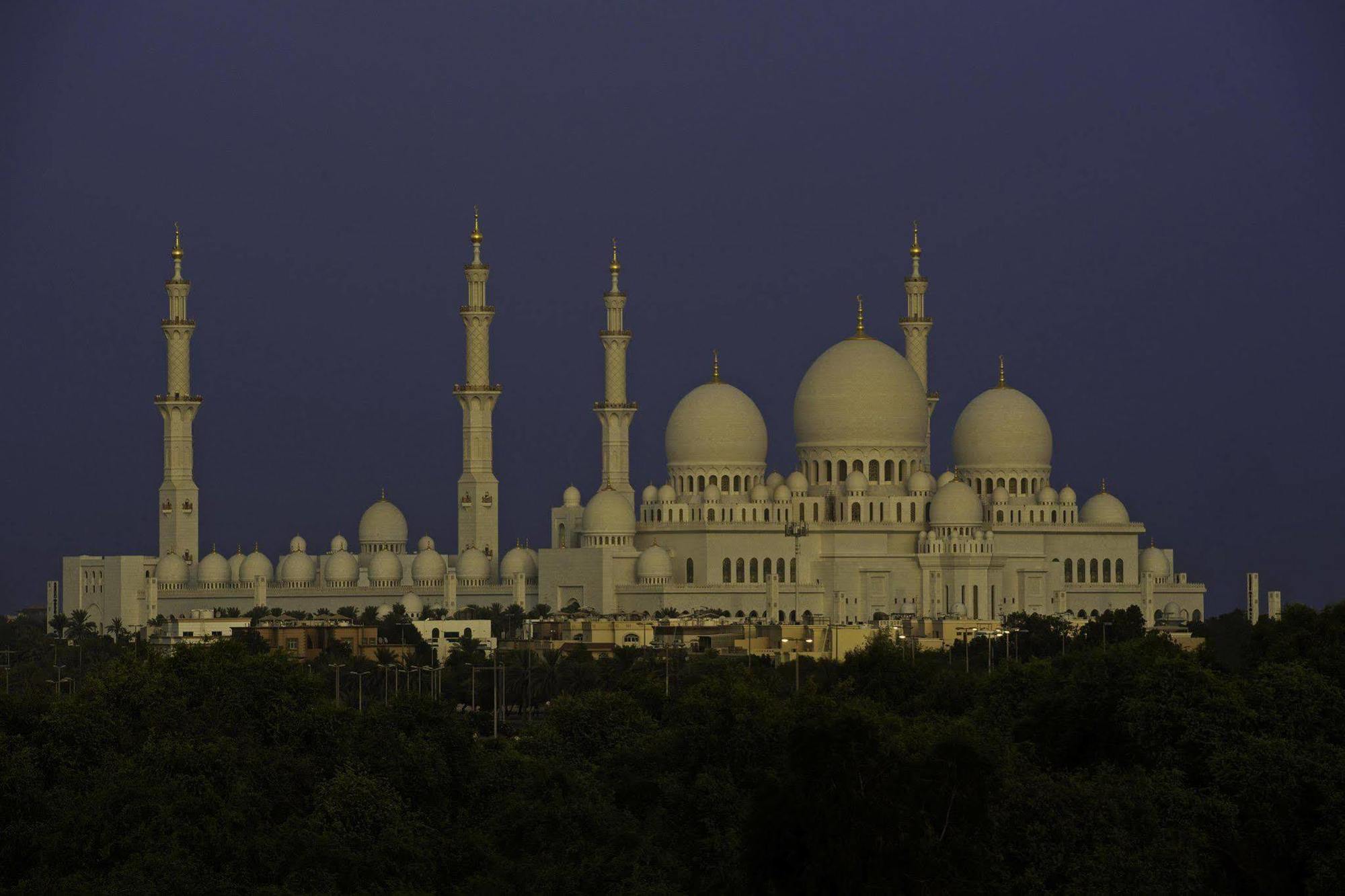 Millennium Al Rawdah Hotel Abu Dhabi Esterno foto The Sheikh Ahmed Mosque at Jumeirah, Dubai