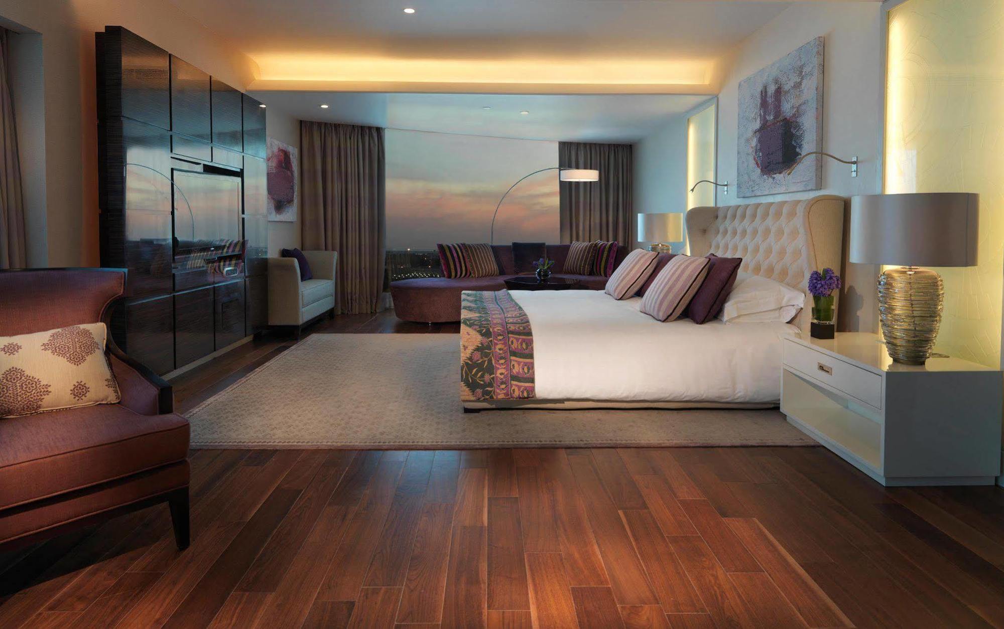 Millennium Al Rawdah Hotel Abu Dhabi Esterno foto A suite at the hotel