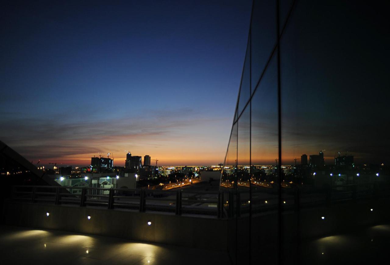 Millennium Al Rawdah Hotel Abu Dhabi Esterno foto The view from the top of the Sky Deck at the top of the Sky Tower