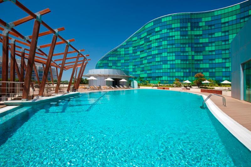 Millennium Al Rawdah Hotel Abu Dhabi Esterno foto The pool at the hotel