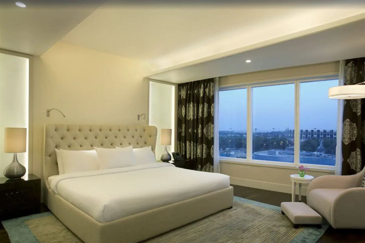 Millennium Al Rawdah Hotel Abu Dhabi Esterno foto A room at the hotel