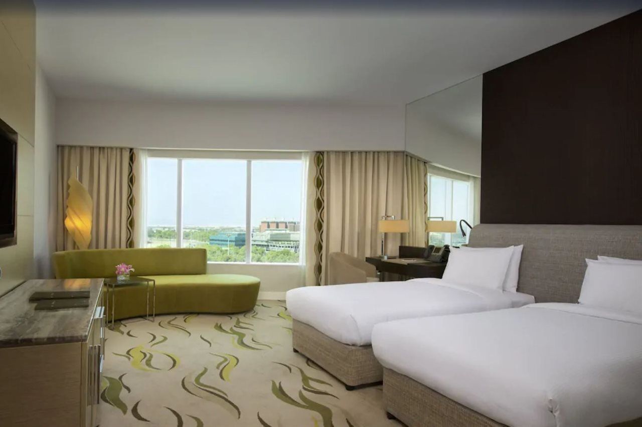 Millennium Al Rawdah Hotel Abu Dhabi Esterno foto A room at Jumeirah Jumeirah